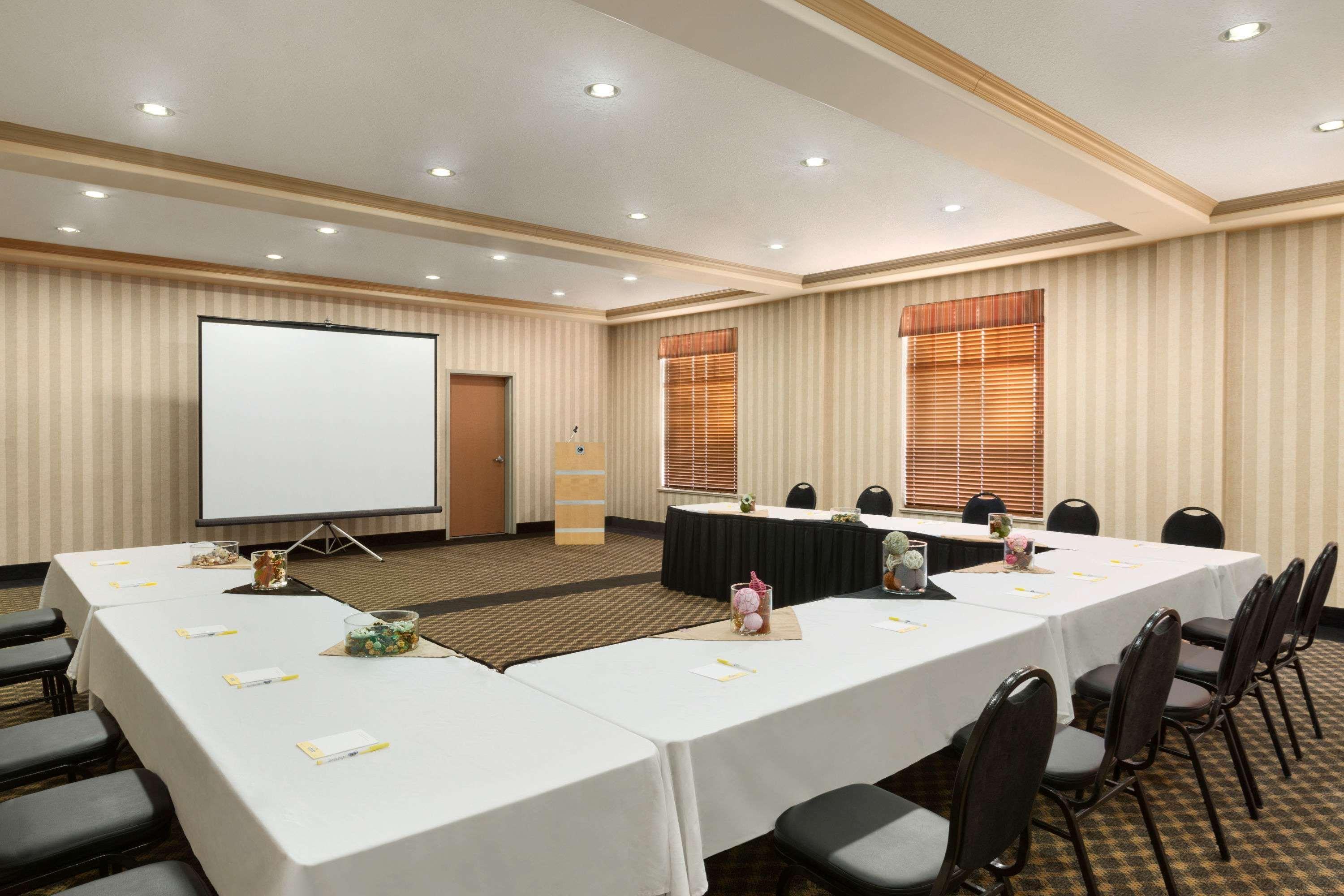 Days Inn & Suites By Wyndham Edmonton Airport Leduc Luaran gambar